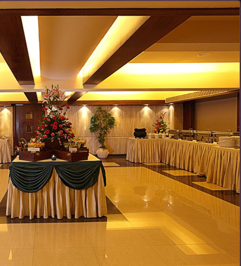 The Royal Orchid Hotel, Chembur Mumbai Exterior foto